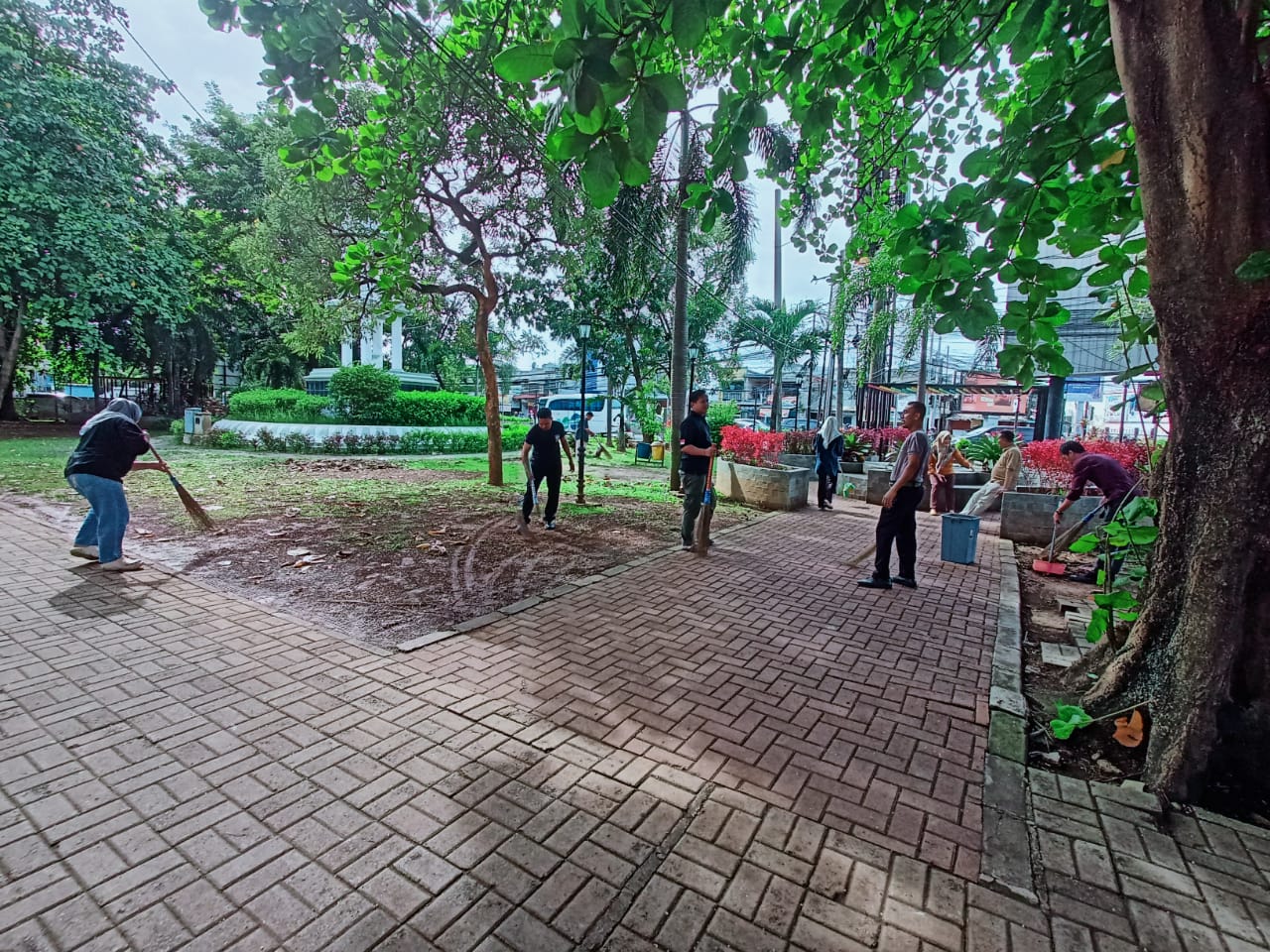 Masuk Pekan ke-2 Jumsih di Diskominfo Kota Serang, Seluruh ASN dan staff Antusias Bersih-bersih