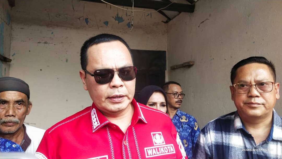 gambar-Kebakaran di Trondol, Wali Kota, Budi Rustandi Salurkan Bantuan Rp10 Juta dan Pastikan Layanan Kesehatan