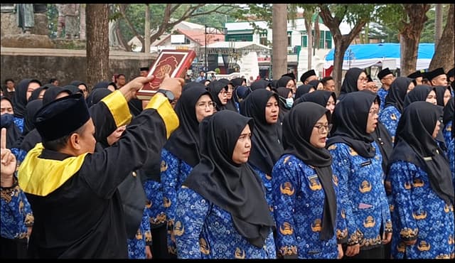 Sekretaris Daerah Lantik 190 ASN Pemkot Serang